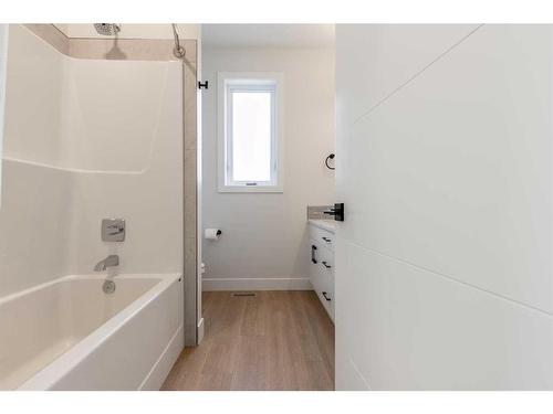 836 Devonia Circle West, Lethbridge, AB - Indoor Photo Showing Bathroom