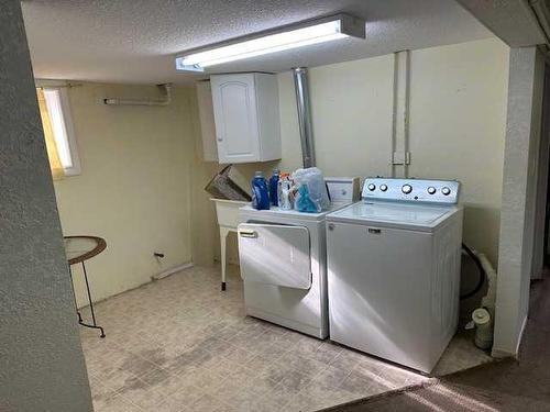 343 3 Avenue West, Cardston, AB - Indoor Photo Showing Laundry Room