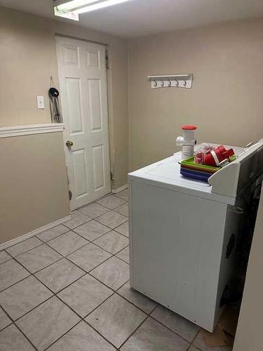 270 5 Avenue West, Cardston, AB - Indoor Photo Showing Laundry Room