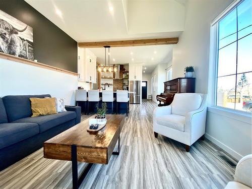 467 21 Street, Fort Macleod, AB - Indoor Photo Showing Living Room