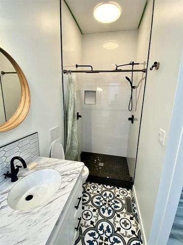 467 21 Street, Fort Macleod, AB - Indoor Photo Showing Bathroom