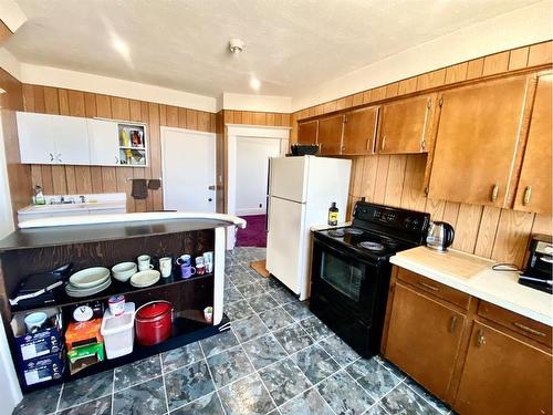 467 21 Street, Fort Macleod, AB - Indoor Photo Showing Kitchen