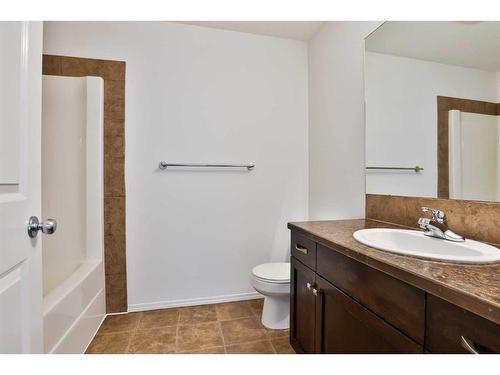 54 Sunridge Boulevard West, Lethbridge, AB - Indoor Photo Showing Bathroom