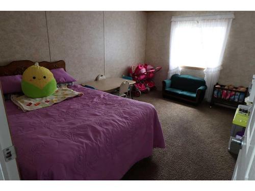 720 2 Street North, Grassy Lake, AB - Indoor Photo Showing Bedroom
