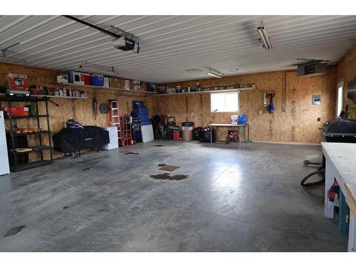 720 2 Street North, Grassy Lake, AB - Indoor Photo Showing Garage