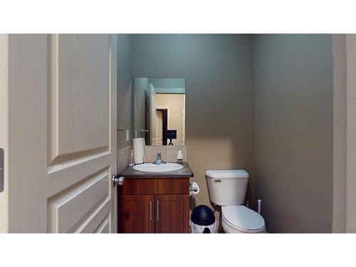 2-3918 Sundance Road South, Coalhurst, AB - Indoor Photo Showing Bathroom