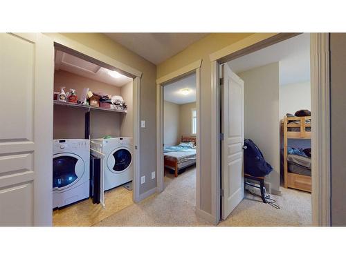2-3918 Sundance Road South, Coalhurst, AB - Indoor Photo Showing Laundry Room