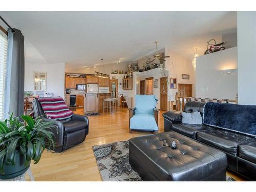 3002 19 Street, Coaldale, AB - Indoor Photo Showing Living Room