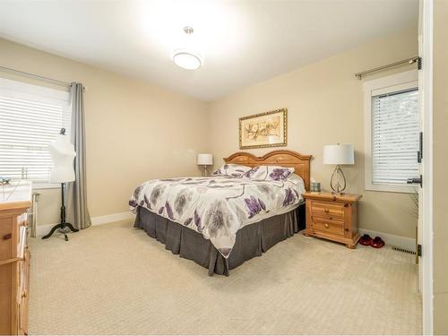 3101 Parkside Drive South, Lethbridge, AB - Indoor Photo Showing Bedroom