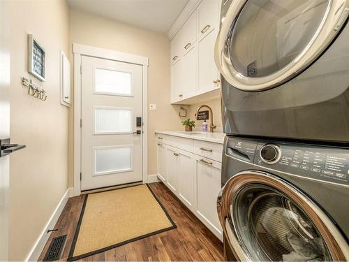 3101 Parkside Drive South, Lethbridge, AB - Indoor Photo Showing Laundry Room