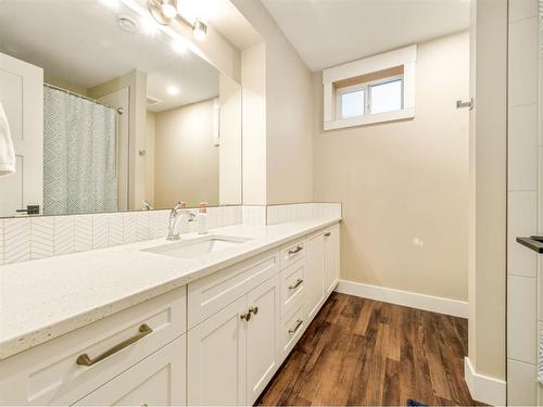 3101 Parkside Drive South, Lethbridge, AB - Indoor Photo Showing Bathroom