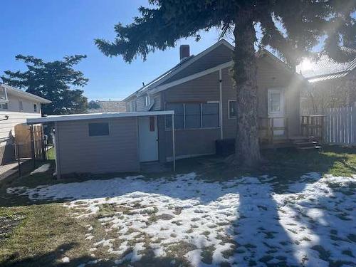 207 3Rd Street, Cardston, AB - Outdoor