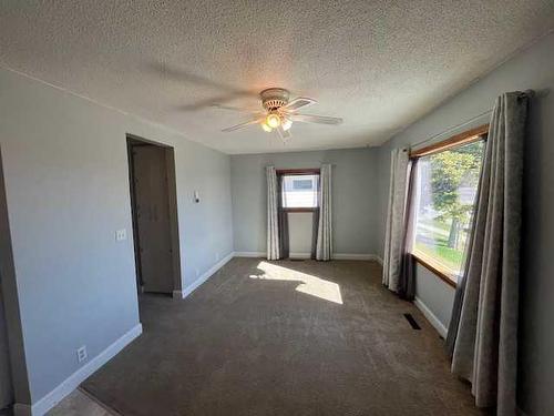 207 3Rd Street, Cardston, AB - Indoor Photo Showing Other Room