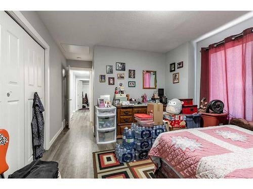 63 Lasalles Road West, Lethbridge, AB - Indoor Photo Showing Bedroom