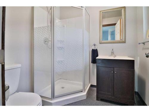 2241 21 Avenue, Coaldale, AB - Indoor Photo Showing Bathroom