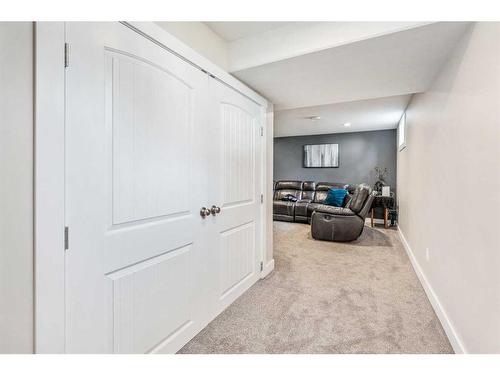 4633 51 Avenue, Taber, AB - Indoor Photo Showing Other Room