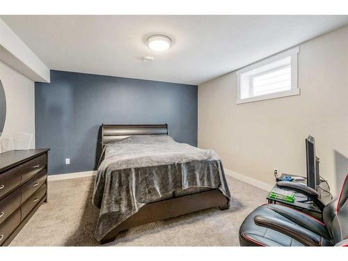 4633 51 Avenue, Taber, AB - Indoor Photo Showing Bedroom