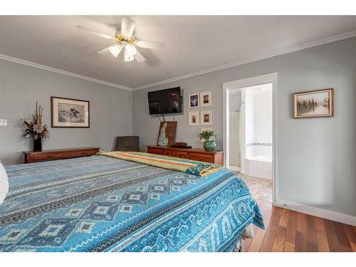 219 Falcon Ridge Way, Rural Lethbridge County, AB - Indoor Photo Showing Bedroom