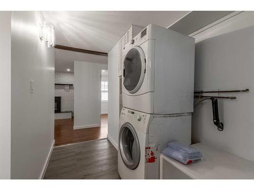 123 Dalhousie Court West, Lethbridge, AB - Indoor Photo Showing Laundry Room