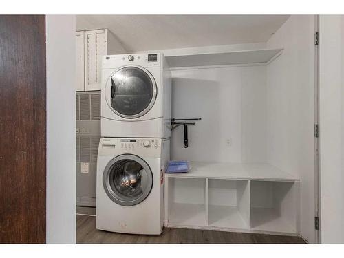 123 Dalhousie Court West, Lethbridge, AB - Indoor Photo Showing Laundry Room