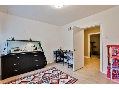 1010 13 Street South, Lethbridge, AB - Indoor Photo Showing Bedroom