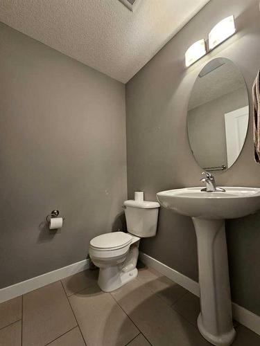 85 Mt Sundial Court West, Lethbridge, AB - Indoor Photo Showing Bathroom
