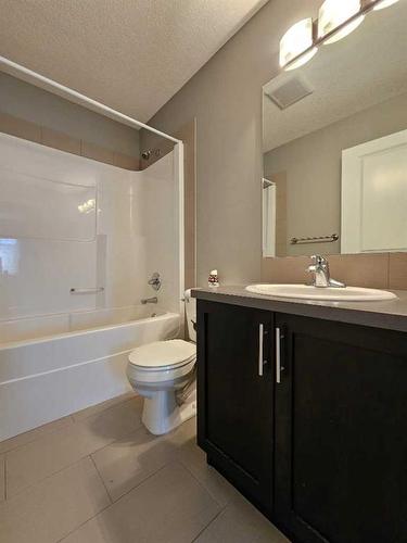 85 Mt Sundial Court West, Lethbridge, AB - Indoor Photo Showing Bathroom