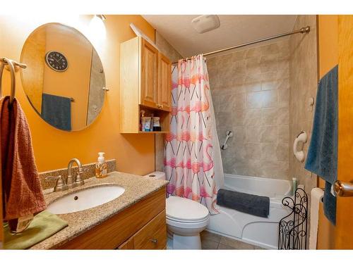 739 23 Street North, Lethbridge, AB - Indoor Photo Showing Bathroom
