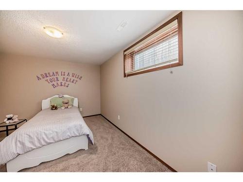 2811 35 Avenue South, Lethbridge, AB - Indoor Photo Showing Bedroom