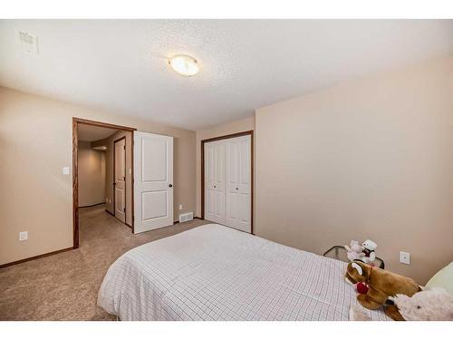 2811 35 Avenue South, Lethbridge, AB - Indoor Photo Showing Bedroom