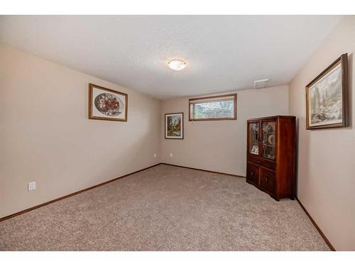 2811 35 Avenue South, Lethbridge, AB - Indoor Photo Showing Other Room