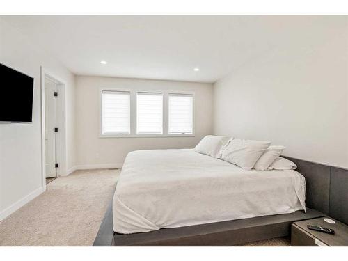 150 Prairie Gold St, Taber, AB - Indoor Photo Showing Bedroom