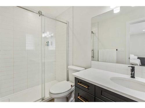 150 Prairie Gold St, Taber, AB - Indoor Photo Showing Bathroom