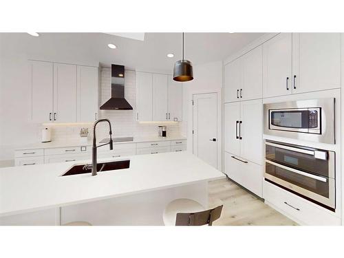 118 Goldenrod Road West, Lethbridge, AB - Indoor Photo Showing Kitchen With Upgraded Kitchen