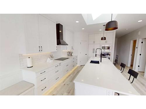 118 Goldenrod Road West, Lethbridge, AB - Indoor Photo Showing Kitchen