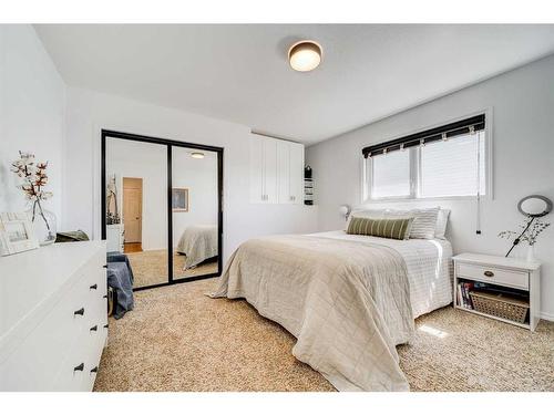 1026 Livingston Way, Pincher Creek, AB - Indoor Photo Showing Bedroom