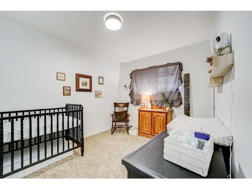 1026 Livingston Way, Pincher Creek, AB - Indoor Photo Showing Bedroom