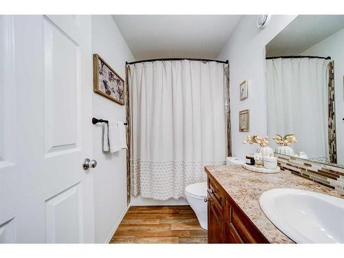 1026 Livingston Way, Pincher Creek, AB - Indoor Photo Showing Bathroom