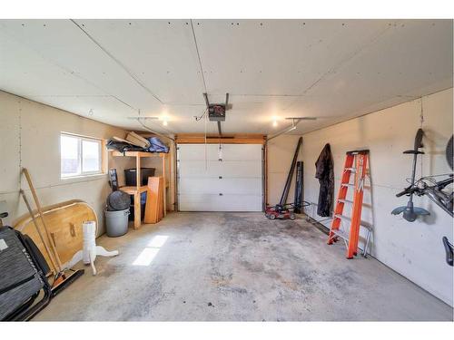 1026 Livingston Way, Pincher Creek, AB - Indoor Photo Showing Garage