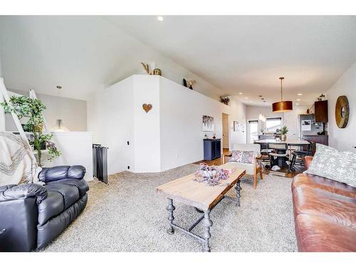 1026 Livingston Way, Pincher Creek, AB - Indoor Photo Showing Living Room