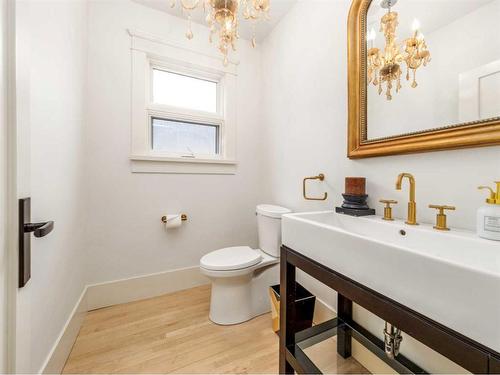 1011 14 Street South, Lethbridge, AB - Indoor Photo Showing Bathroom