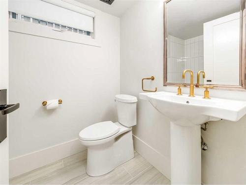 1011 14 Street South, Lethbridge, AB - Indoor Photo Showing Bathroom
