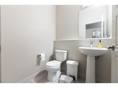 855 Miners Boulevard West, Lethbridge, AB - Indoor Photo Showing Bathroom