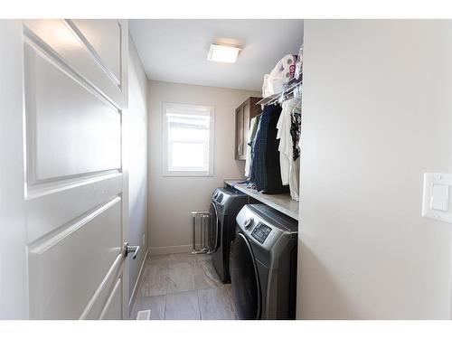 855 Miners Boulevard West, Lethbridge, AB - Indoor Photo Showing Laundry Room