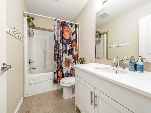 619 Mount Sundance Bay West, Lethbridge, AB - Indoor Photo Showing Bathroom