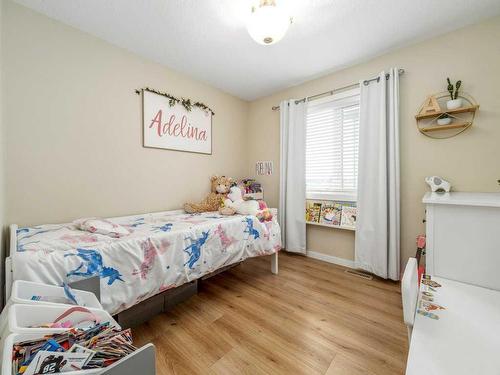 619 Mount Sundance Bay West, Lethbridge, AB - Indoor Photo Showing Bedroom