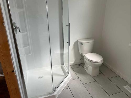 13021 21 Avenue, Blairmore, AB - Indoor Photo Showing Bathroom