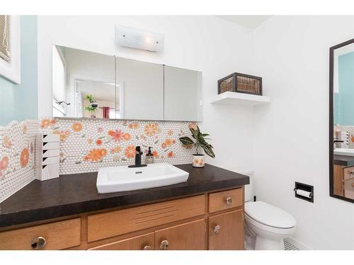 1030 8 Street South, Lethbridge, AB - Indoor Photo Showing Bathroom