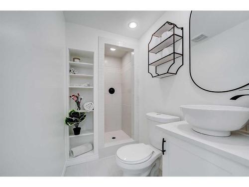 216 Corvette Crescent South, Lethbridge, AB - Indoor Photo Showing Bathroom