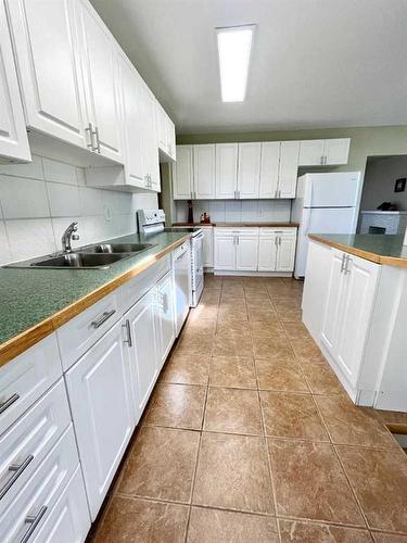 916 Mayor Magrath Drive South, Lethbridge, AB - Indoor Photo Showing Kitchen With Double Sink